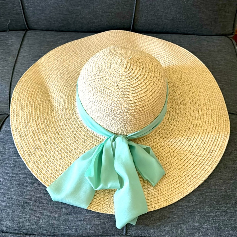 Straw sun hat